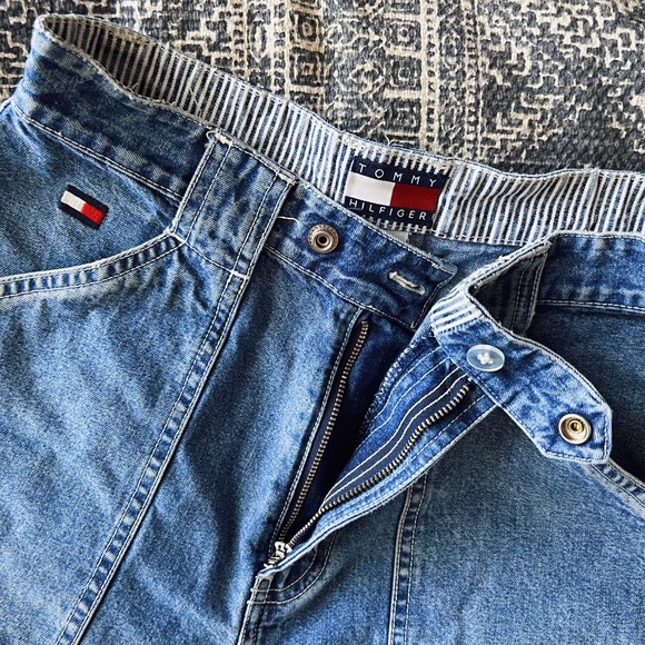 Vintage Tommy Hilfiger denim shorts - Picture 4 of 5